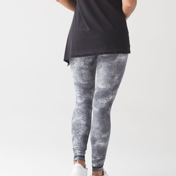 Lululemon Wunder Under Pant III Luxtreme, size 4, in Diffusion White Black - Picture 9 of 12